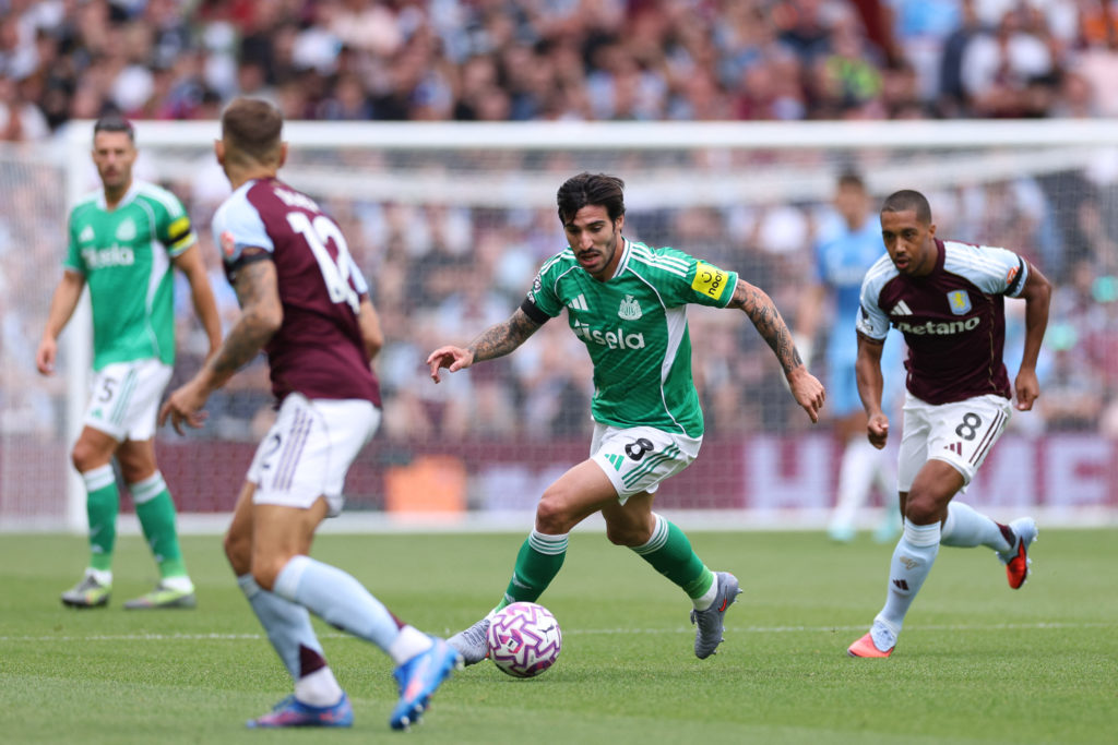 Sandro Tonali runs with the ball during Aston Villa vs Newcastle United.