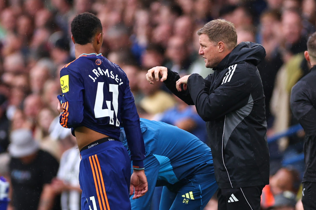 Eddie Howe gives Jacob Ramsey instruction during a Premier League game between Leeds United and Newcastle United.