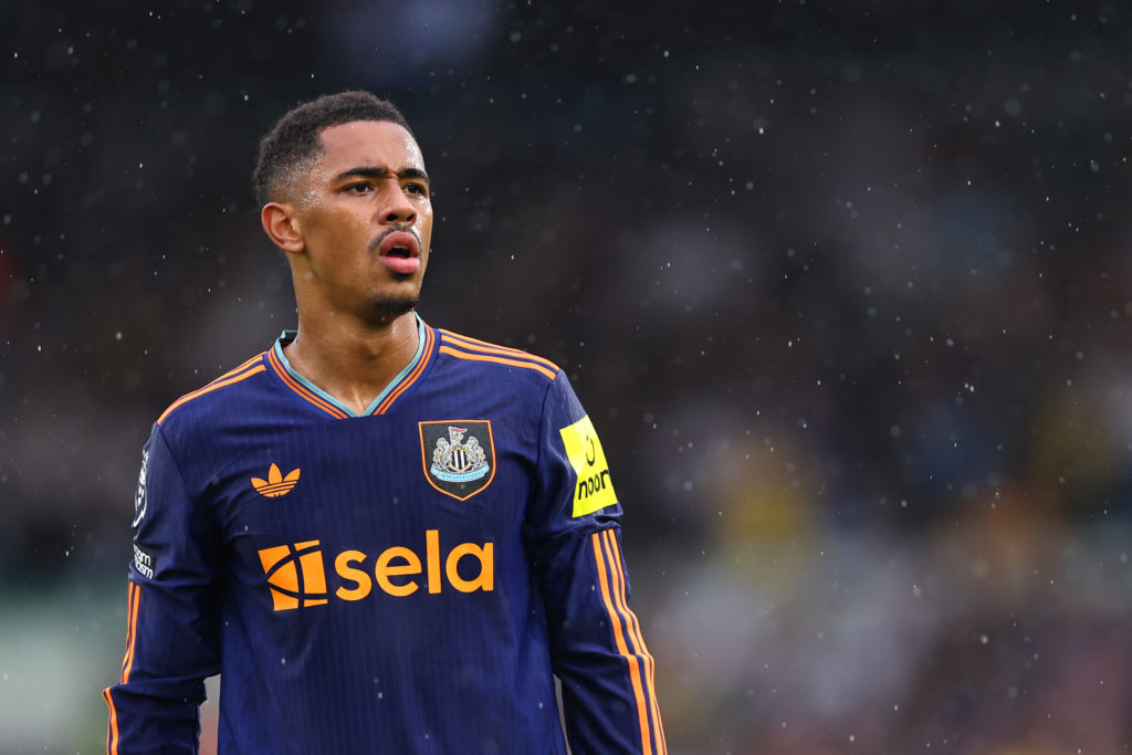 Jacob Ramsey playing for Newcastle United against Leeds United.