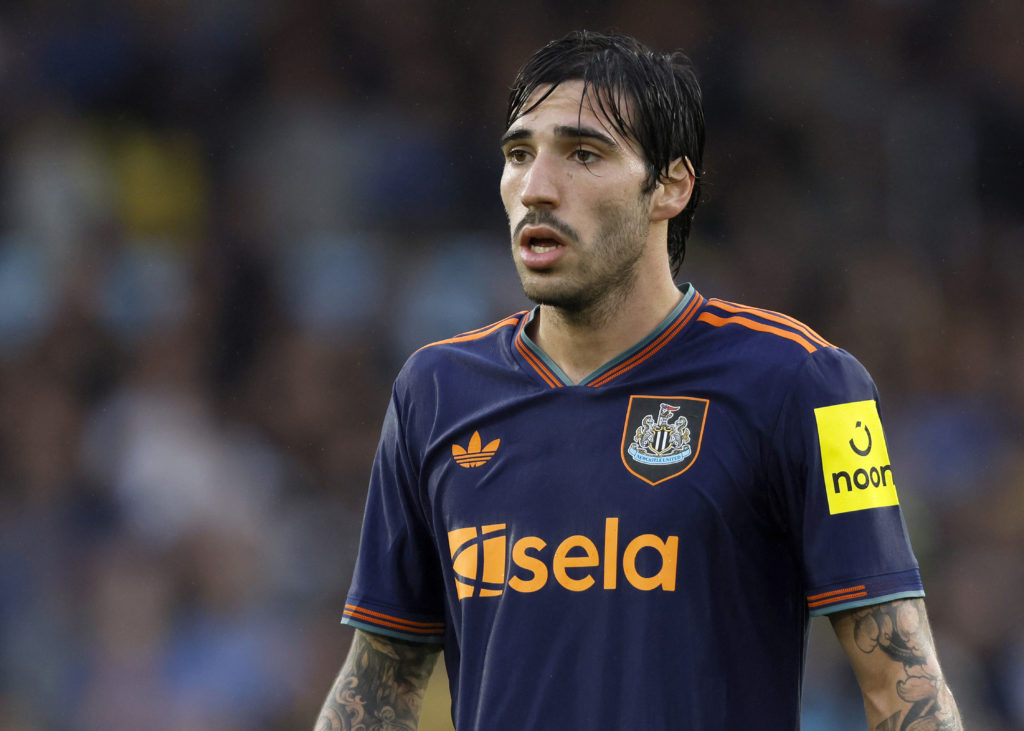 Sandro Tonali playing for Newcastle United against Leeds.