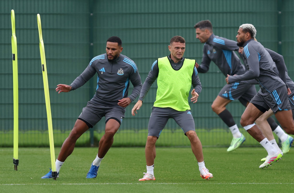 Jamaal Lascelles trains alongside Kieran Trippier ahead of Newcastle United vs Barcelona in the Champions League.
