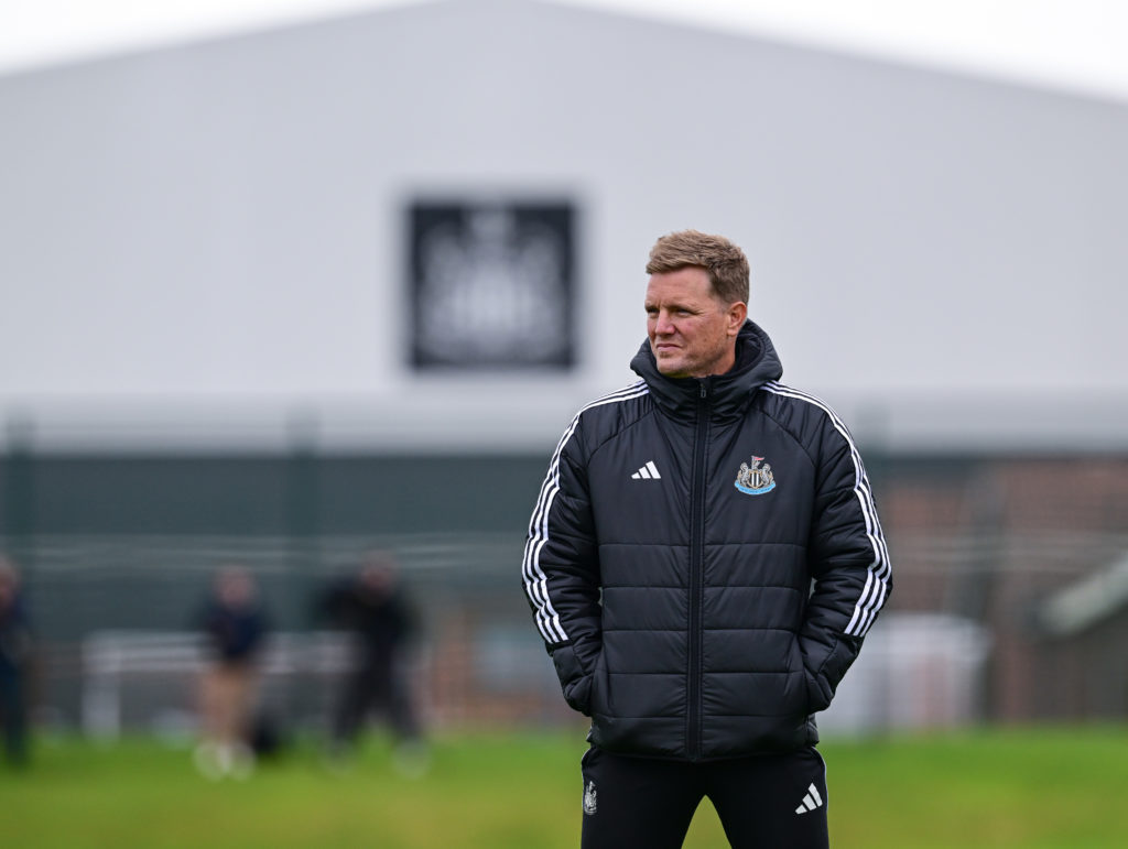Eddie Howe oversees a Newcastle United training session.