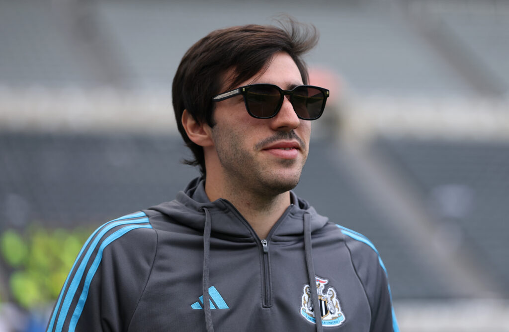 Sandro Tonali arrives at St James' Park wearing sunglasses ahead of Newcastle United vs Liverpool.