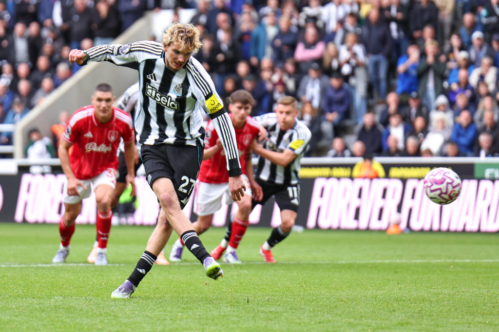Newcastle United v Nottingham Forest - Premier League
