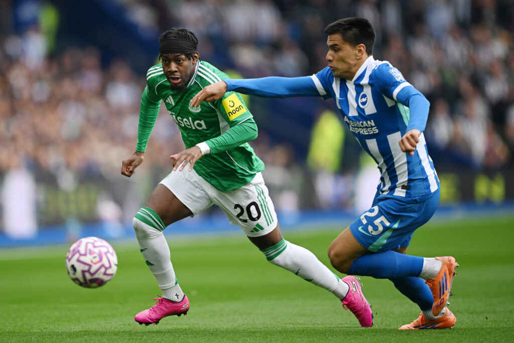 Anthony Elanga runs with the ball during Brighton vs Newcastle United in the Premier League.