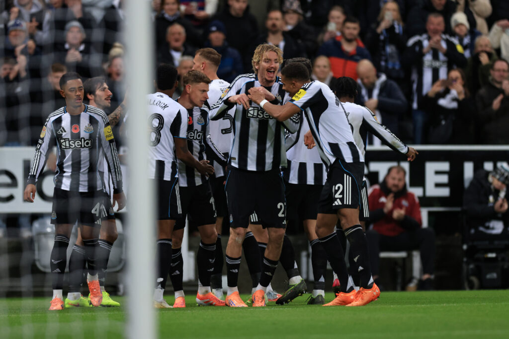 Newcastle United players celebrate Nick Woltemade's goal.