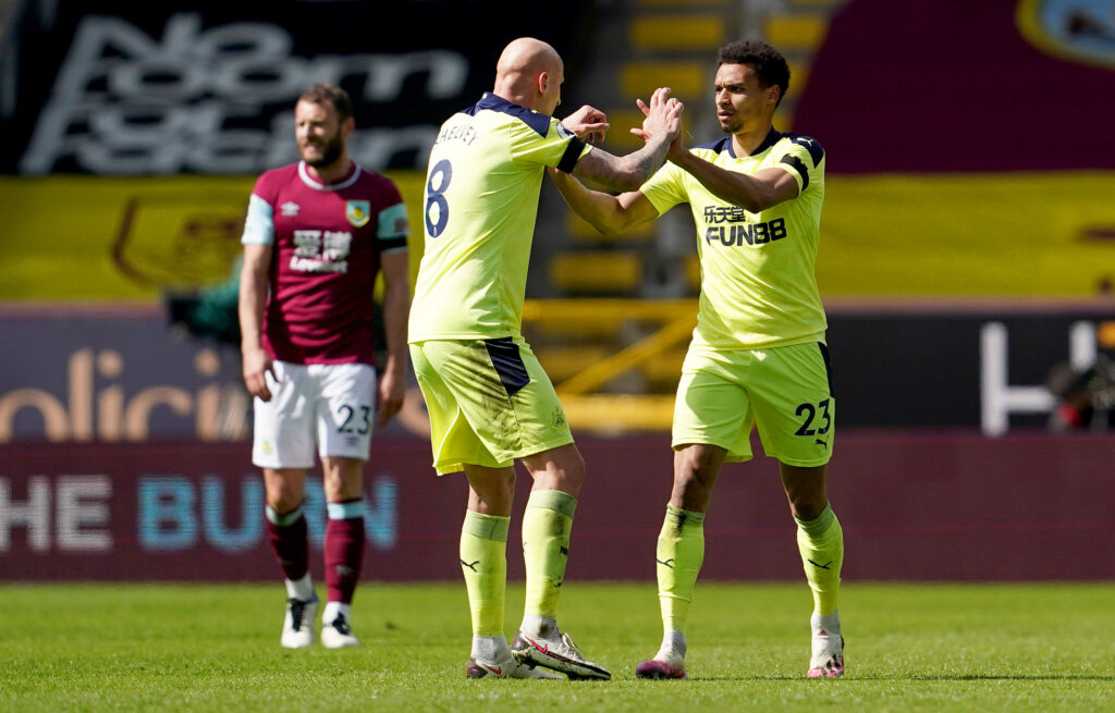 Jonjo Shelvey and Jacob Murphy celebrate together during Burnley vs Newcastle United.