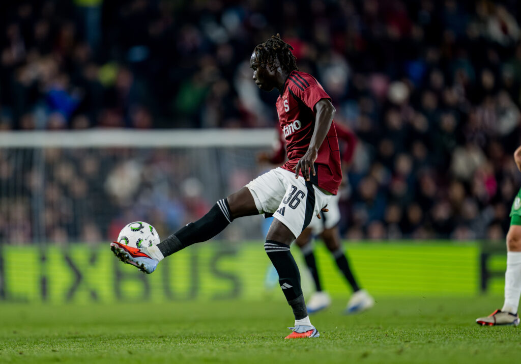 Garang Kuol in action for Sparta Prague in the UEFA Conference League.