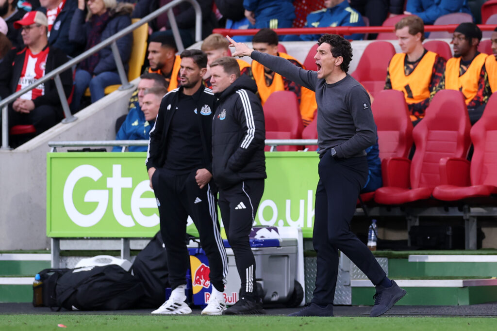 Keith Andrews gestures while Eddie Howe and Jason Tindall watch on during Brentford vs Newcastle United.