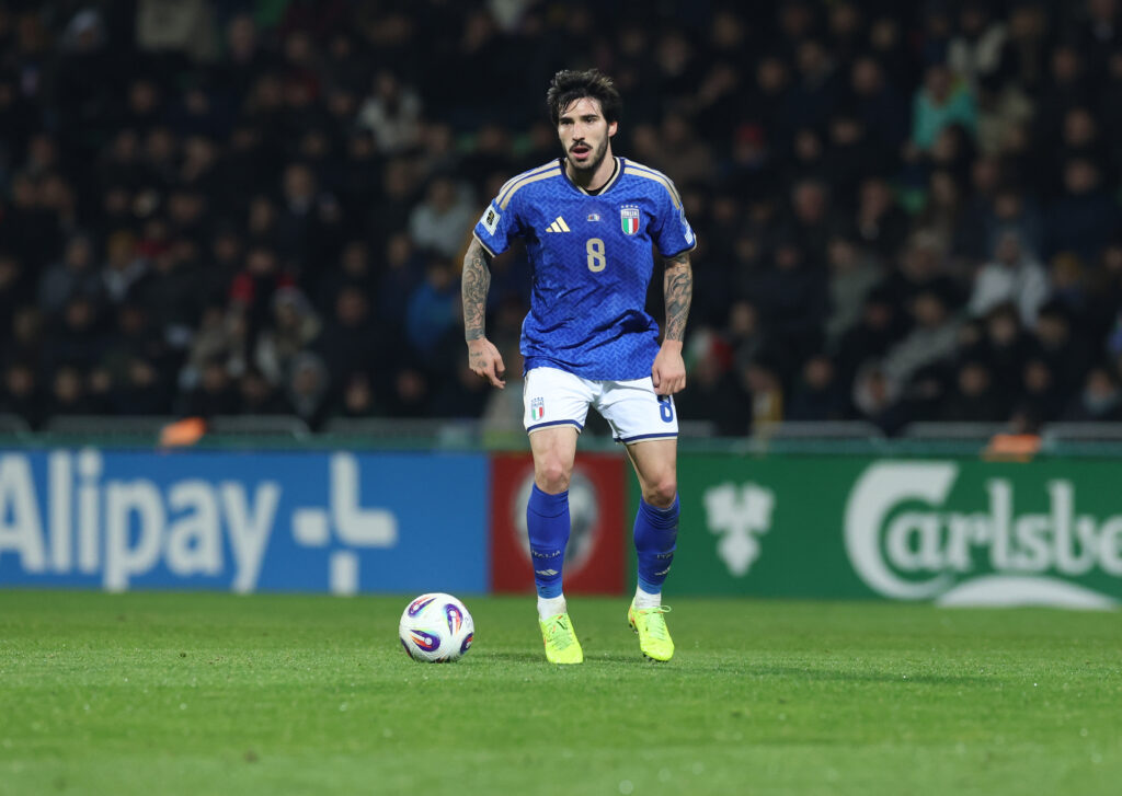 Sandro Tonali playing for Italy in a World Cup qualifier against Moldova.