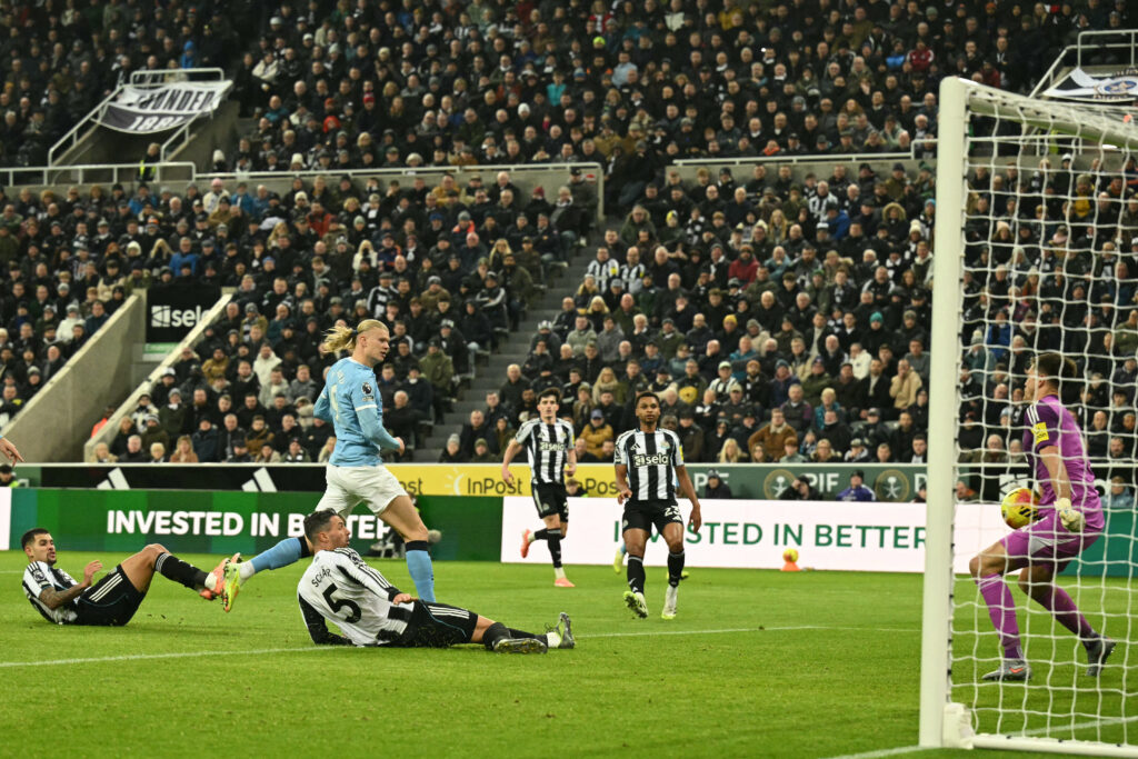 Nick Pope saves Erling Haaland's shot during Newcastle United vs Manchester City.