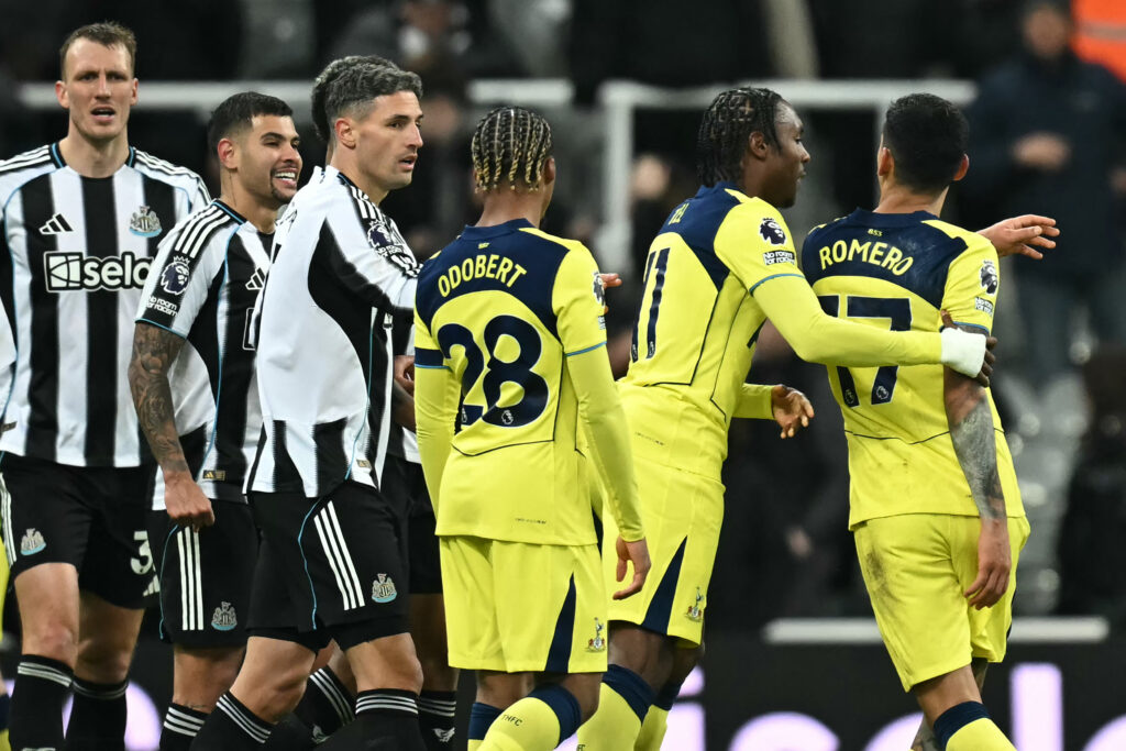 Newcastle United and Tottenham Hotspur players clash after drawing 2-2.