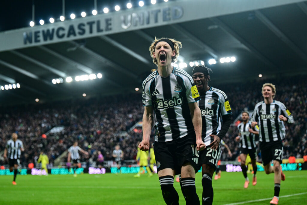 Anthony Gordon celebrates scoring for Newcastle United against Spurs.