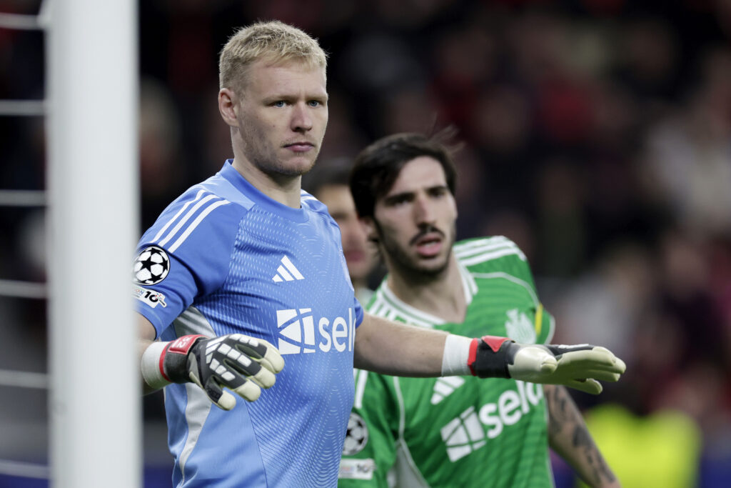 Aaron Ramsdale playing for Newcastle United against Bayer Leverkusen.