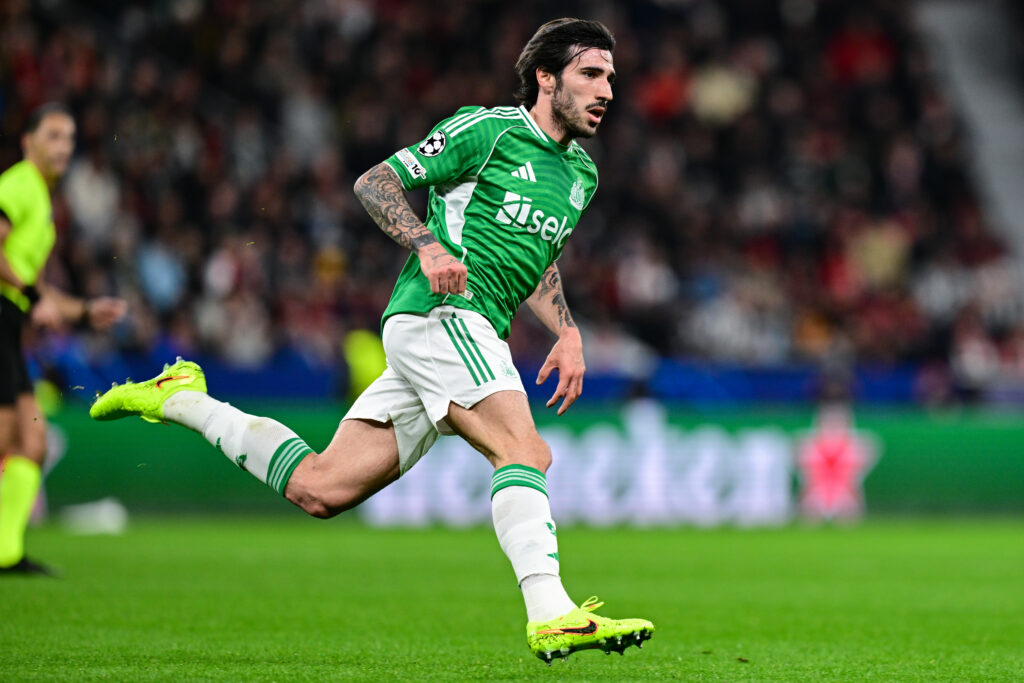 Sandro Tonali playing for Newcastle United against Bayer Leverkusen.