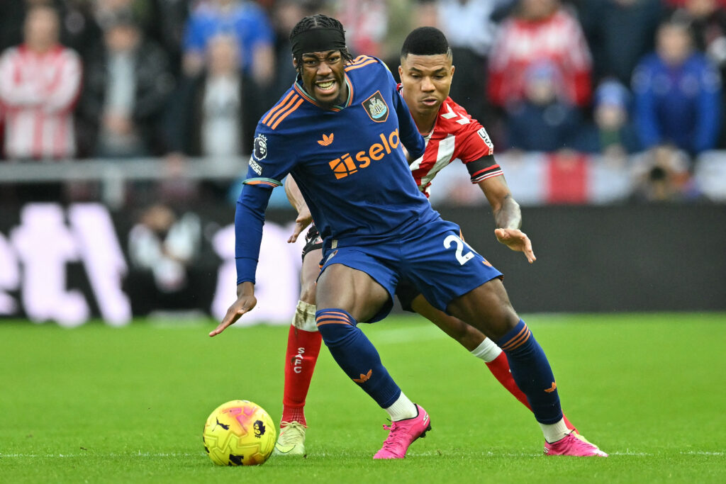 Anthony Elanga is challenged by Reinildo Mandava during Newcastle United against Sunderland.