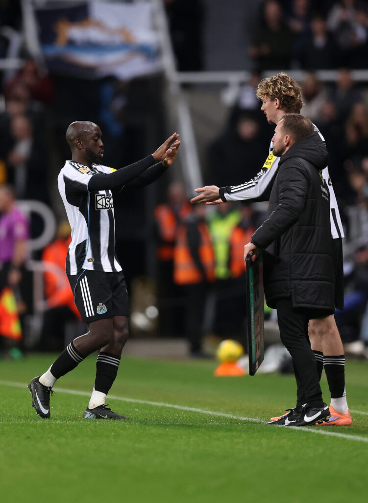 Nick Woltemade replaces Yoane Wissa during Newcastle United vs Fulham.