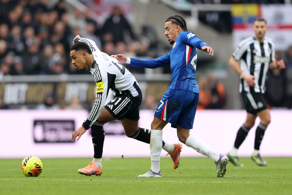 Jacob Ramsey runs with the ball during Newcastle United vs Chelsea.
