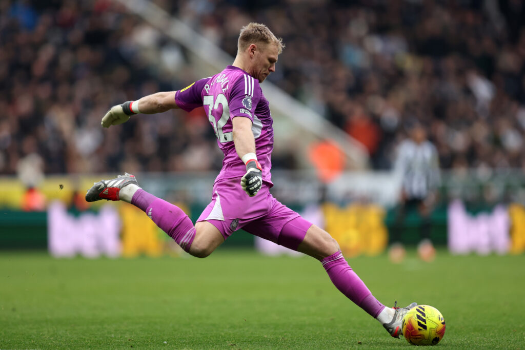 Aaron Ramsdale kicks the ball during Newcastle United vs Chelsea.