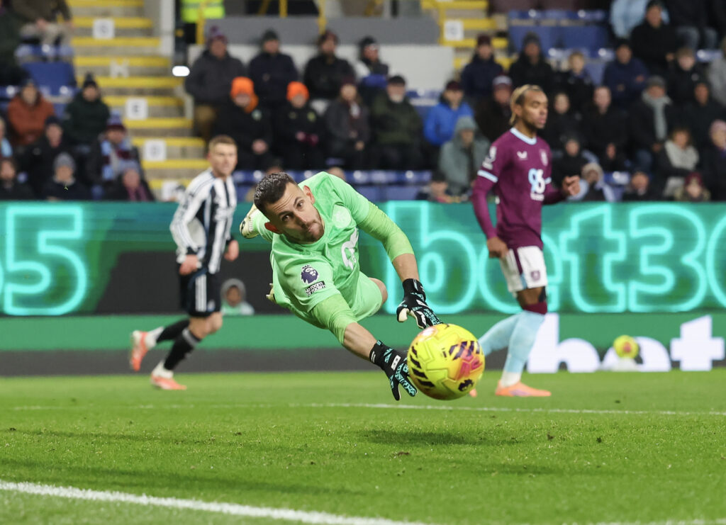 Martin Dubravka dives during Burnley vs Newcastle United.
