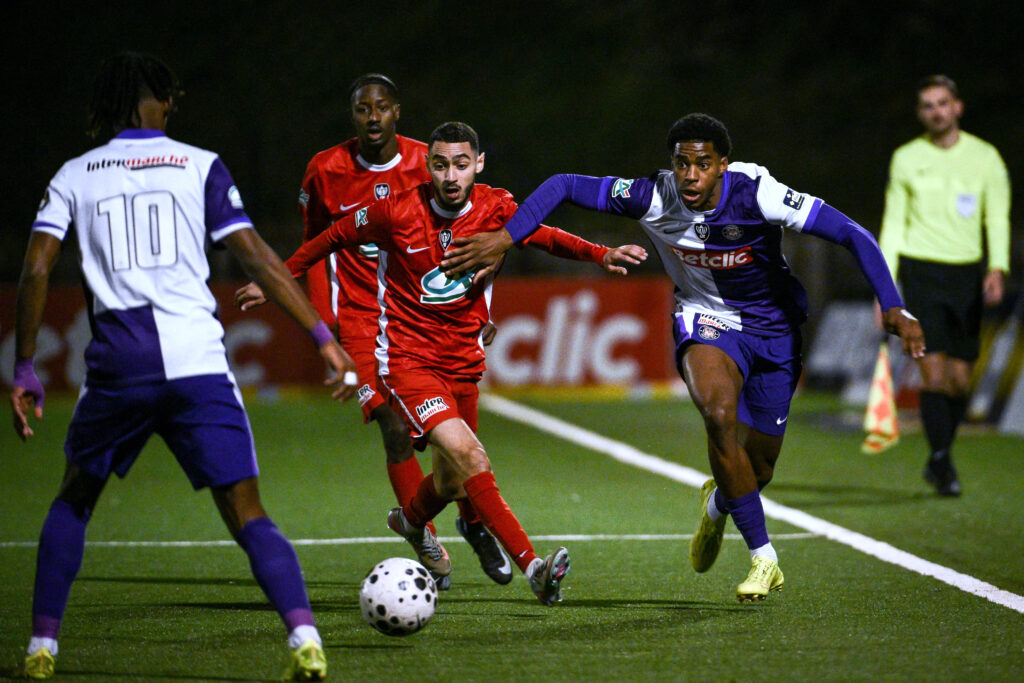 Dayaan Methalie playing for Toulouse.