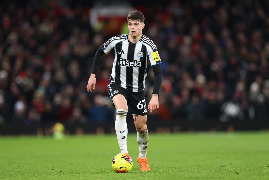 Lewis Miley playing for Newcastle United against Manchester United in the Premier League.