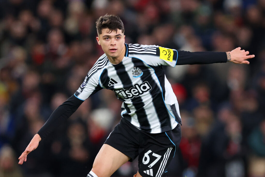 Lewis Miley playing for Newcastle United against Manchester United.