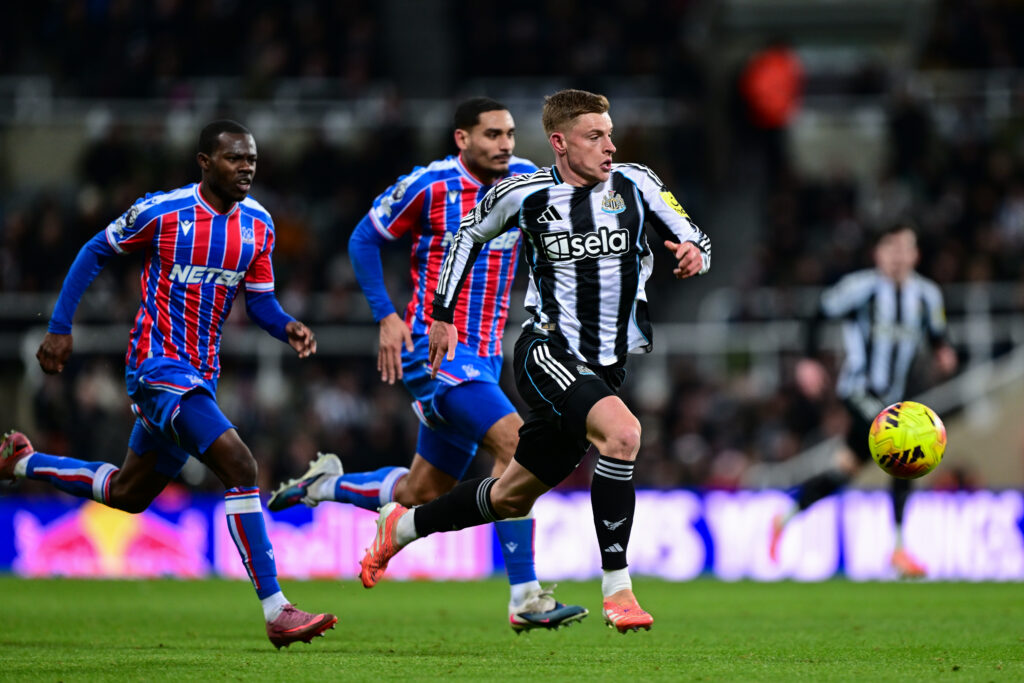Harvey Barnes runs with the ball during Newcastle United vs Crystal Palace.