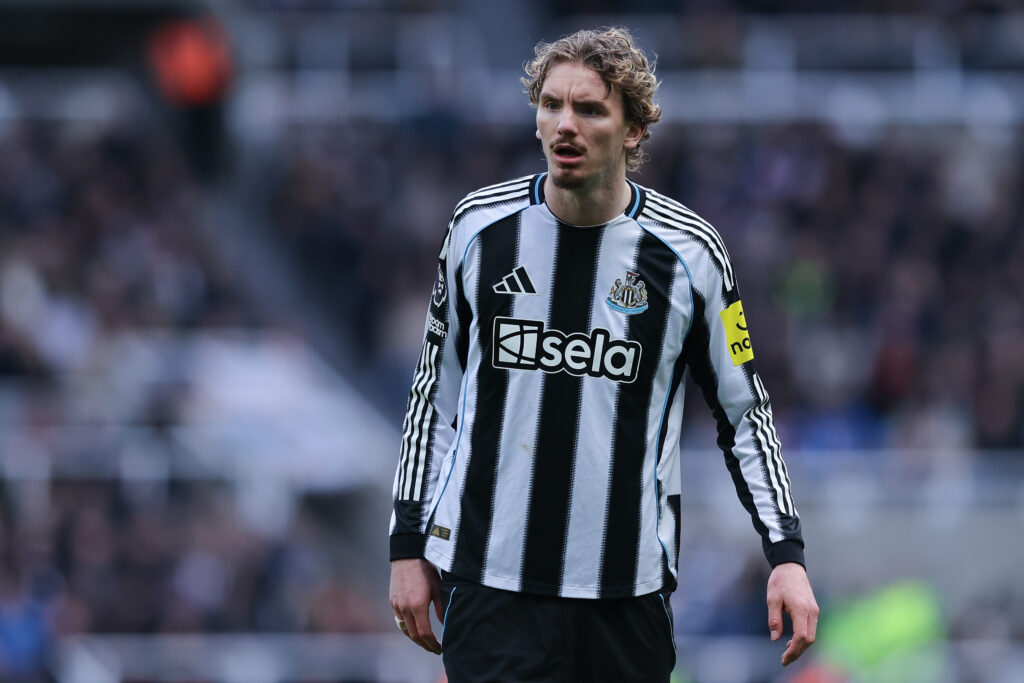 Nick Woltemade playing for Newcastle United against Chelsea.