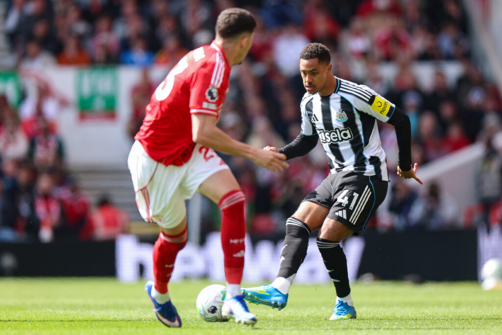 Jacob Ramsey passes the ball during Nottingham Forest vs Newcastle United in the Premier League.